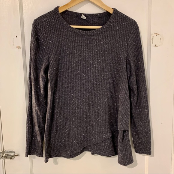 Old Navy Maternity - nursing shirt in a waffled grey/blue - Picture 2 of 6